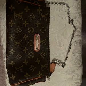 Monogram Canvas Eva
LOUIS VUITTON
MONOGRAM CANVAS EVA
